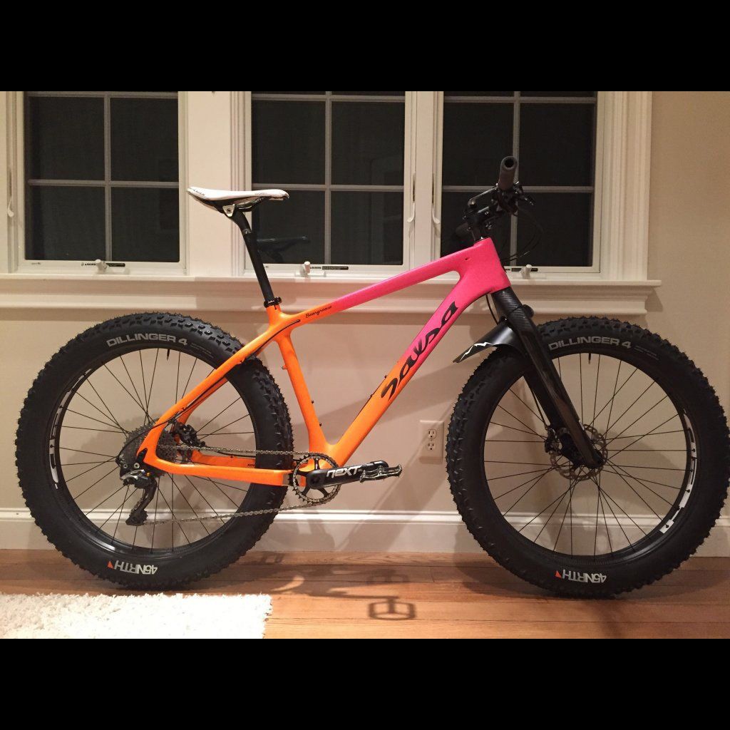 Bicicleta dipeada en dos colores